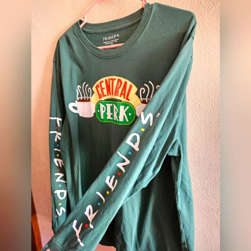💚FRIENDS long sleeve shirt💚